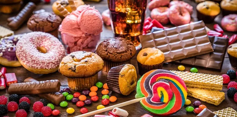 Cắt giảm các loại đường tinh chế sẽ giúp giảm thiểu lượng calo nạp vào cơ thể, giúp giảm mỡ bụng nhanh chóng