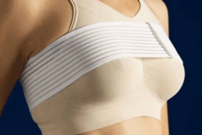 Trong khoảng 4-6 tuần đầu sau phẫu thuật, bạn nên mặc áo định hình dạng