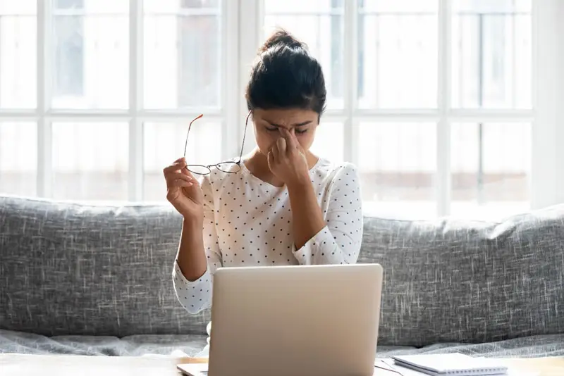 Bạn có thể cúi đầu nhẹ sau 1-2 tuần nâng mũi