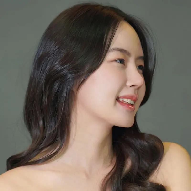 Một số người thấy mũi thấp hơn