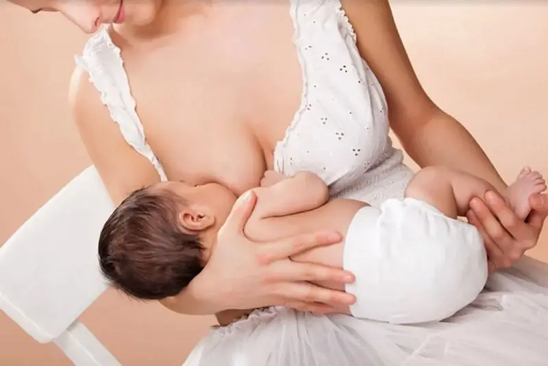 Cho con bú thường xuyên