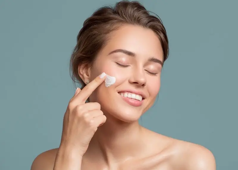 Sau khi da mặt phục hồi chị em có thể dưỡng da như bình thường