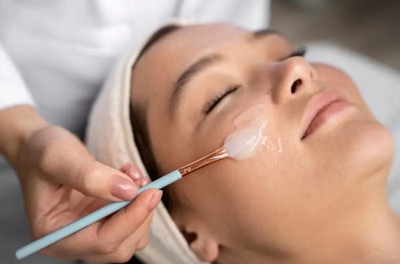 Thực hiện peel da với tần suất phù hợp để tránh gây tổn thương cho da