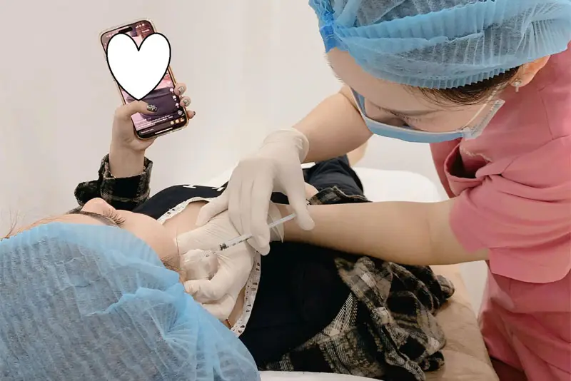 Tiêm botox gọn hàm là phương pháp đưa chất Botulinum Toxin vào cơ góc hàm để làm thon gọn hàm