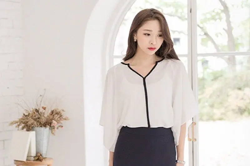 Trang phục cổ chữ V