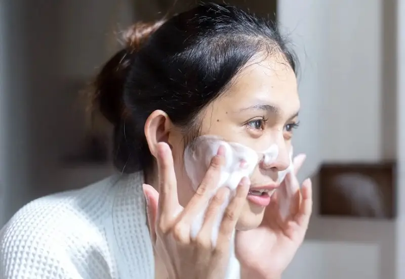 Vệ sinh da mặt đúng cách, ngày 2 lần giúp khuôn mặt căng mịn, tươi trẻ