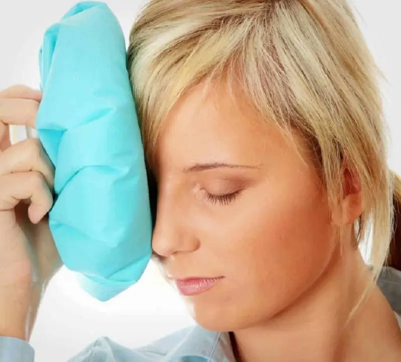 Chườm lạnh là cách giúp giảm sưng tấy sau cấy mỡ mặt hiệu quả