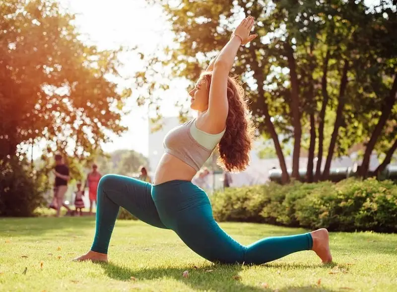 Khách hàng có thể tập thể dục hoặc các bài tập yoga sau hút mỡ bụng khoảng 6 tuần