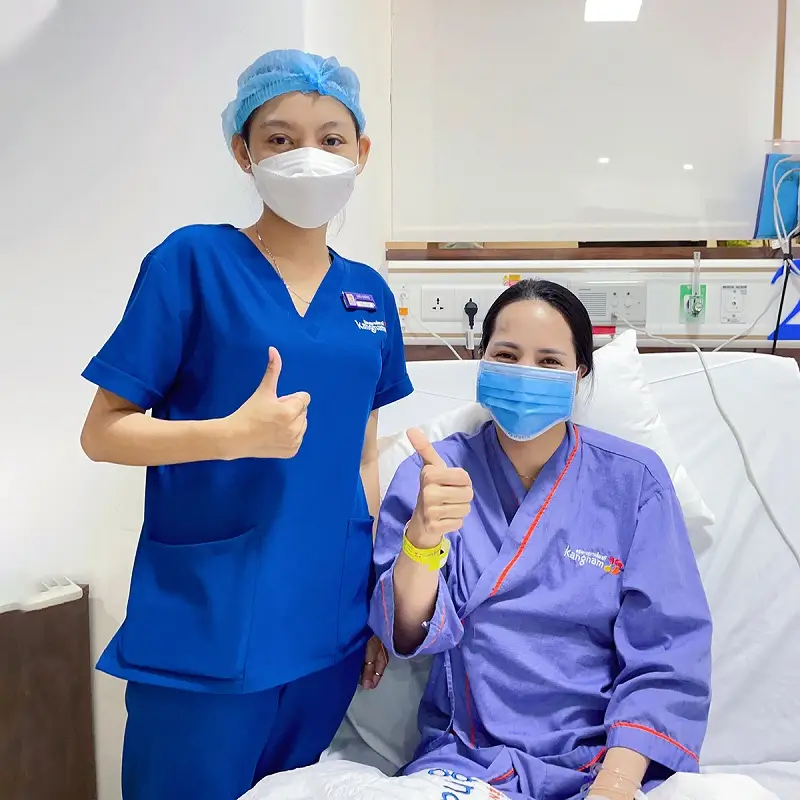 Khách hàng được chăm sóc và theo dõi sau khi hút mỡ