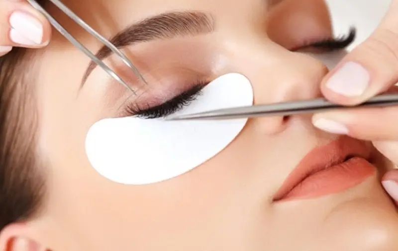 Khách hàng có thể nối mi sau cắt mí khoảng 1 - 3 tháng