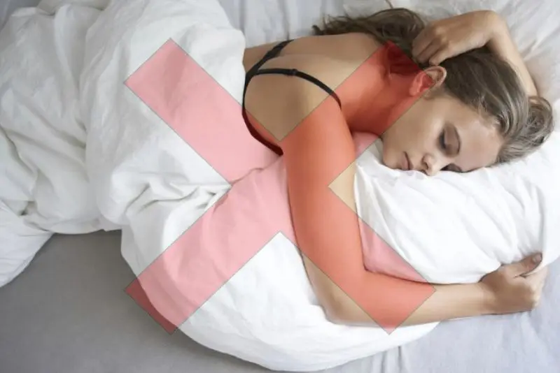 Nâng ngực 3 tuần chưa nằm sấp được