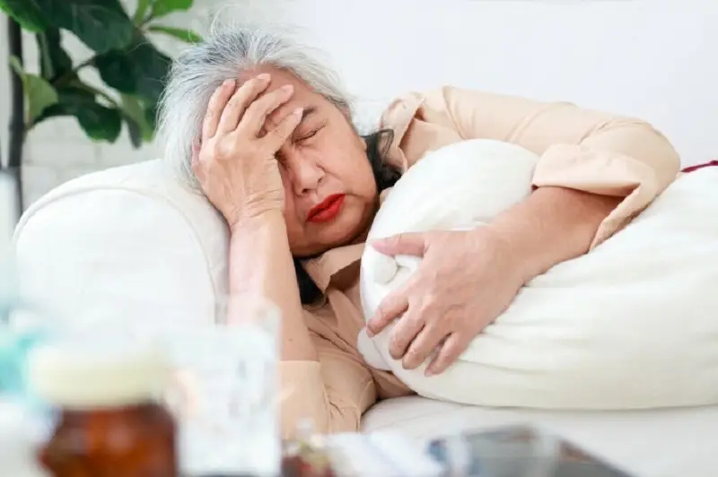 Khi tuổi tác tăng cao người lớn tuổi dễ bị mất ngủ nên tăng nguy cơ gây béo