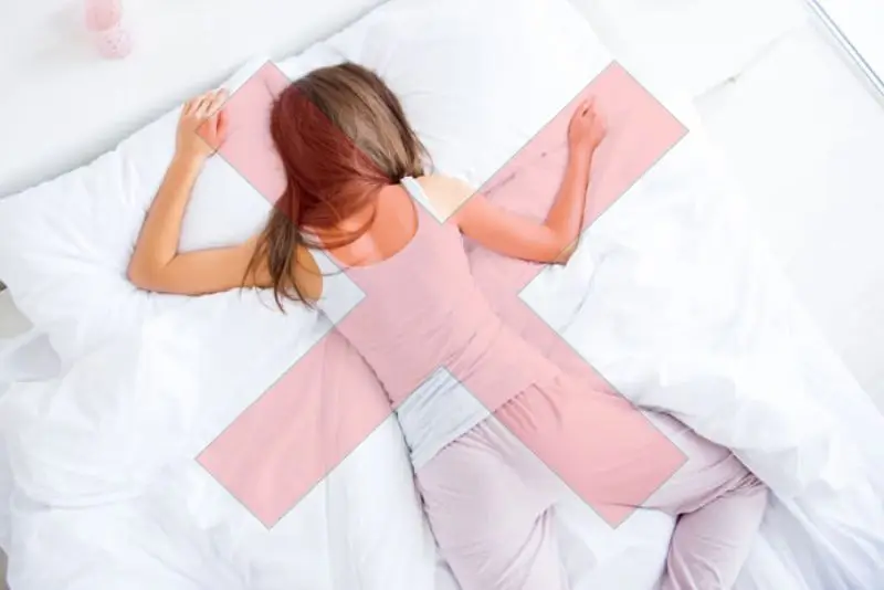 Không nằm úp sau khi tiêm filler