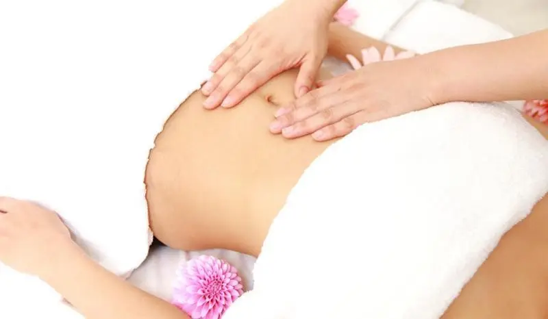Động tác xoa bụng giúp lưu thông khí huyết, hỗ trợ quá trình đào thải mỡ thừa