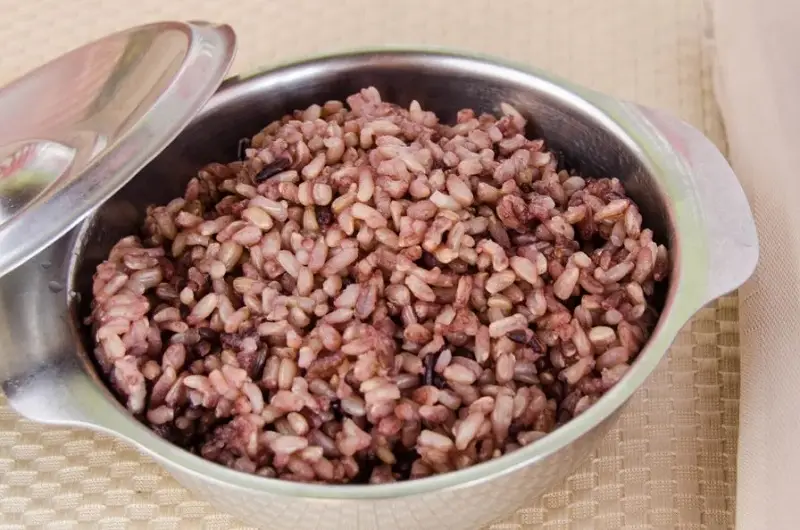 Gạo lứt là tinh bột được nhiều người lựa chọn để kiểm soát calo