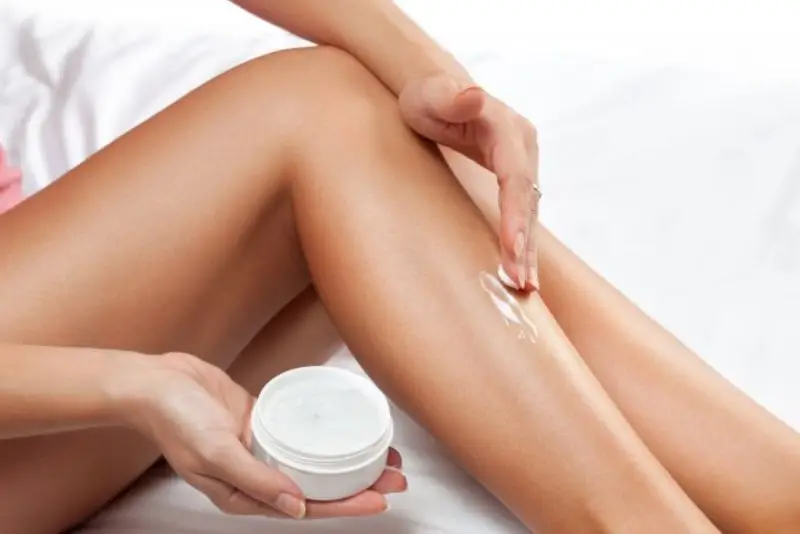 Thoa kem dưỡng ẩm