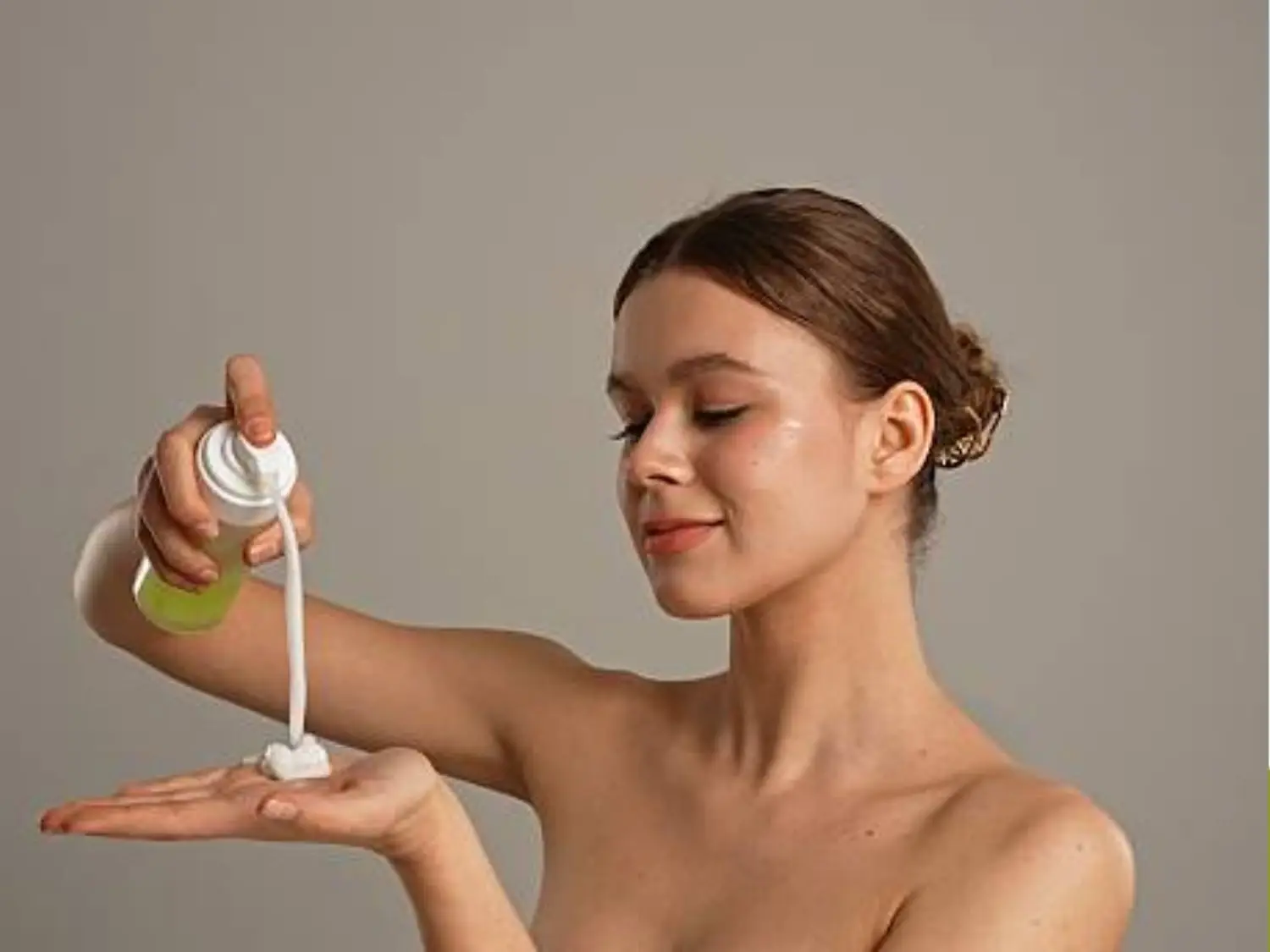 tuổi dậy thì nên chọn sữa rửa mặt phù hợp và dịu nhẹ