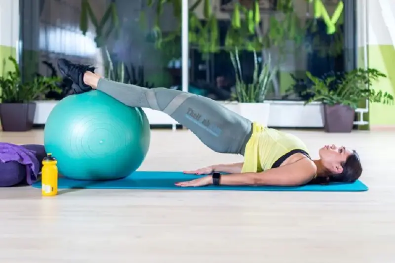 Thực hiện các bài tập giúp giảm mỡ lưng