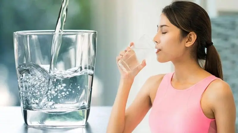 Uống nhiều nước để tăng cường đốt cháy calo
