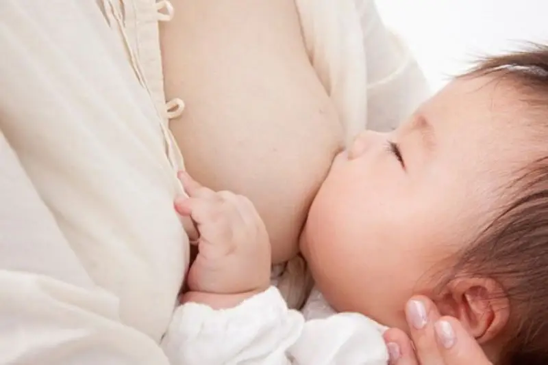 Cho con bú có thể triệt lông vì không làm ảnh hưởng đến sữa