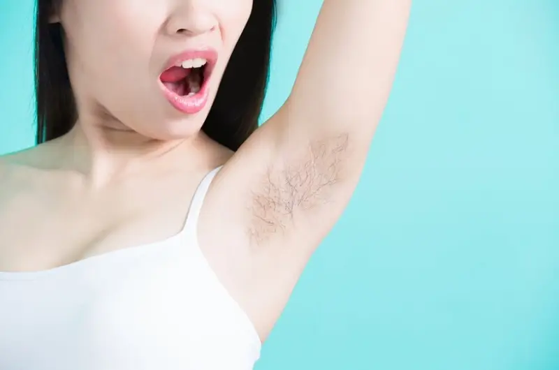 Nếu lông nách mọc quá rậm rạp có thể tạo điều kiện cho vi khuẩn xâm nhập gây mùi hôi