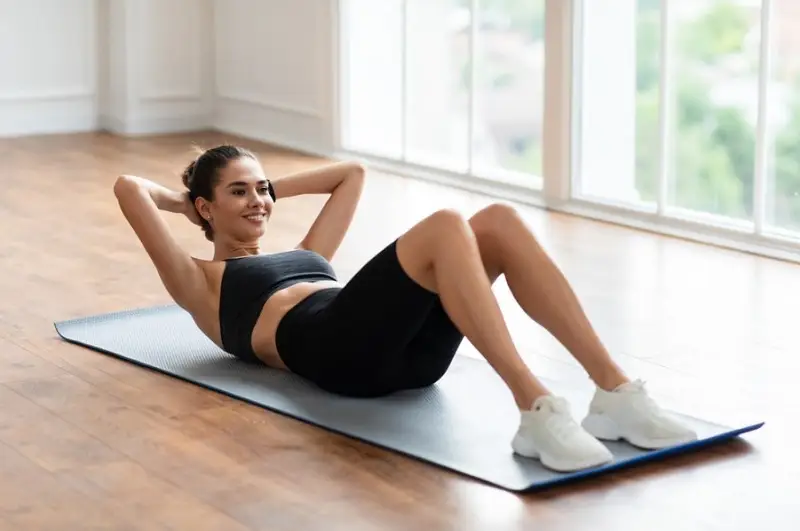 Động tác gập bụng cơ bản tác động trực tiếp vào cơ bụng