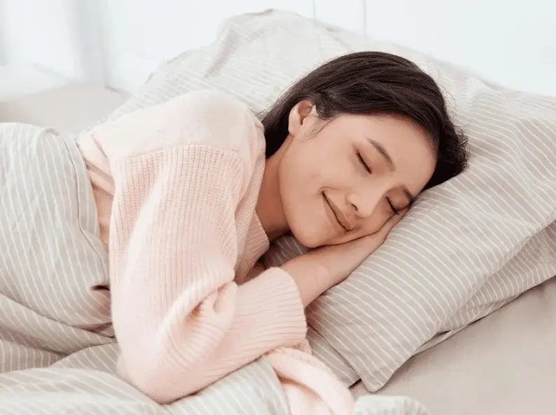 Bạn có thể thay đổi tư thế nằm ngủ linh hoạt để giúp giấc ngủ được tốt hơn