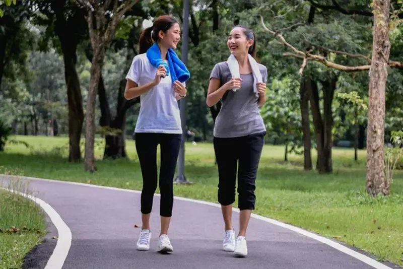 Khi ngực ổn định hơn có thể đi bộ nhanh