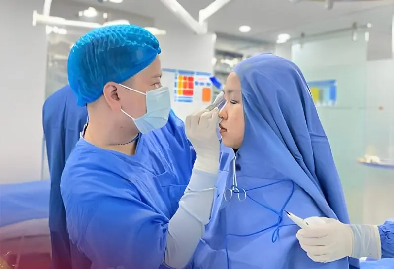 Cắt mí mắt giúp khắc phục tình trạng mí có khuyết điểm sụp mí, mắt nhiều da thừa