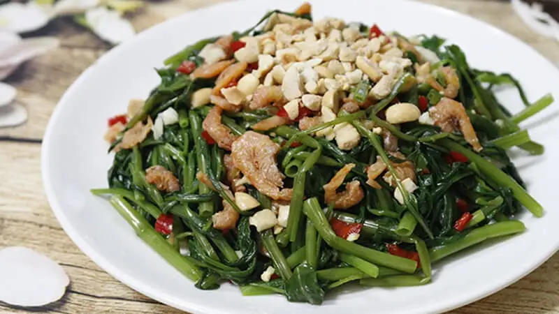 Cắt mí nên kiêng ăn rau muống để tránh để lại sẹo lồi