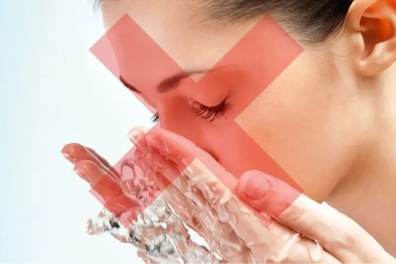 Sau khi triệt lông mặt nên kiêng nước