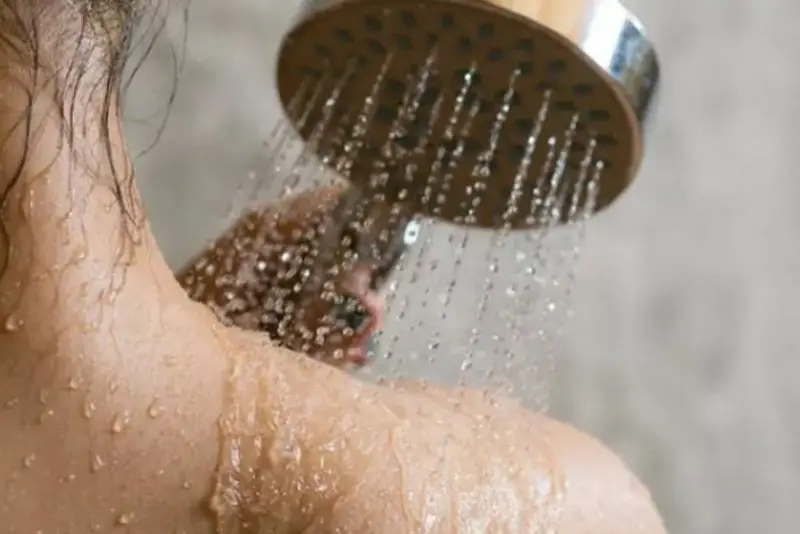 Sau khi triệt lông nên kiêng tiếp xúc da với nước