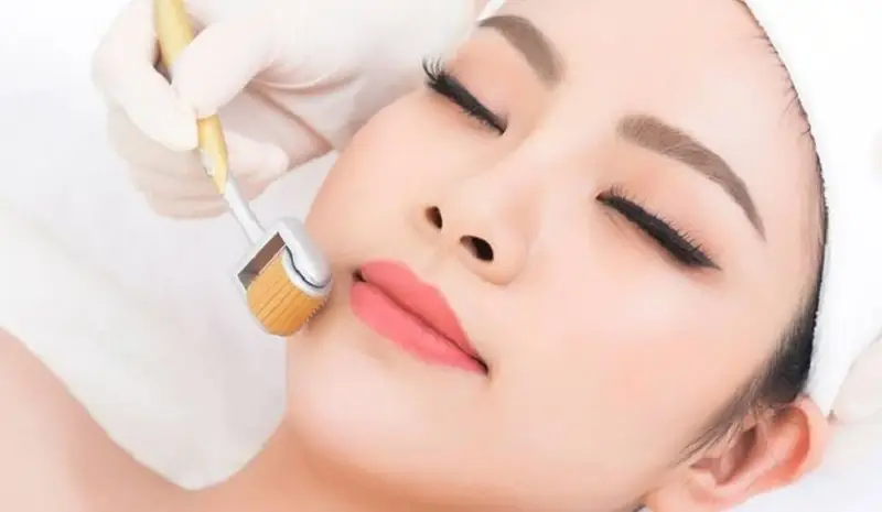 Phương pháp lăn kim tạo tổn thương giả trên da