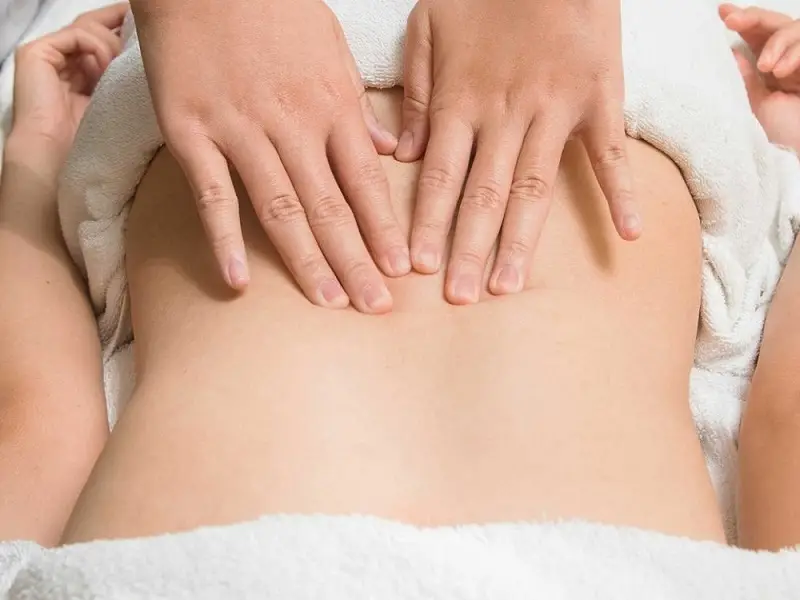 Massage vùng bụng mỗi ngày
