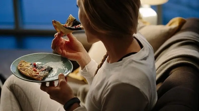 Ăn khuya tăng khả năng tích tụ mỡ thừa ở cơ thể