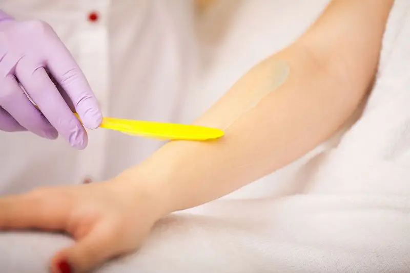 Dùng kem tẩy lông