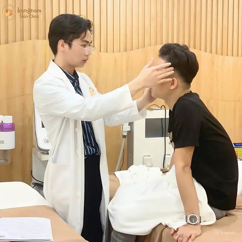 Trực tiếp bác sĩ Da liễu nhiều năm kinh nghiệm điều trị cho khách hàng