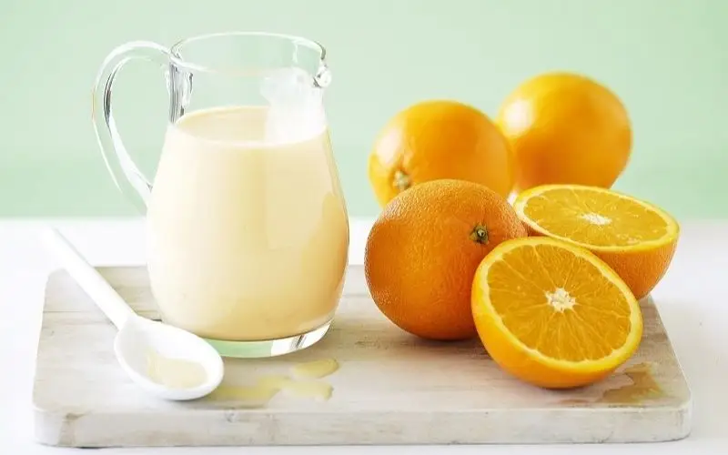 Cam cũng chứa các thành phần giúp làm sáng da