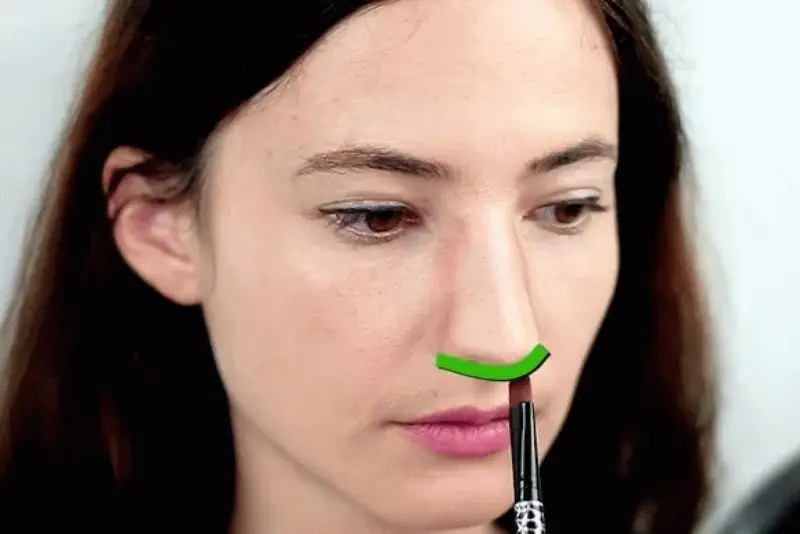 Trang điểm tạo hiệu ứng mũi nhỏ lại