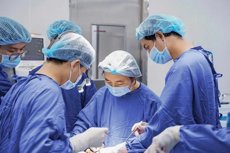 Phương pháp căng da mặt được thực hiện bởi bác sĩ chuyên khoa nhiều năm kinh nghiệm