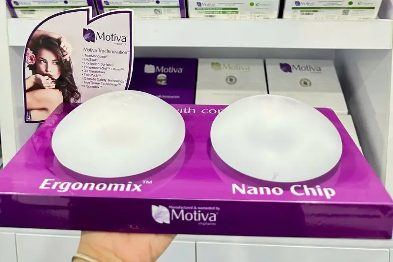 Kangnam sử dụng túi ngực cao cấp