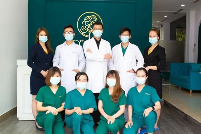 Các bác sĩ và nhân viên tại D'Vincy Lam Hồng
