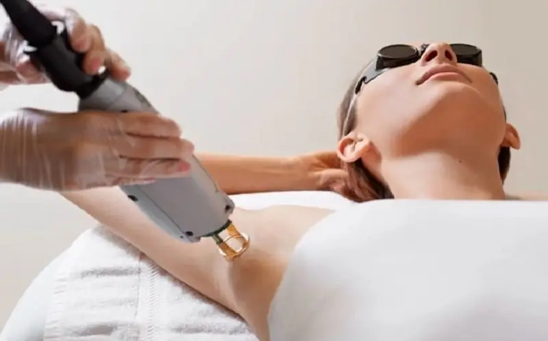 Đốt ổ hôi nách có thể gây ra nhiều biến chứng nguy hiểm