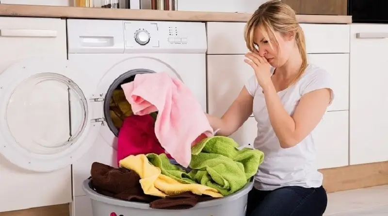 Người bị hôi nách giặt chung quần áo không bị lây