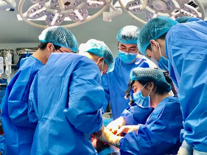 Bác sĩ giỏi chuyên môn sẽ giúp giảm thiểu cơn đau cho khách hàng