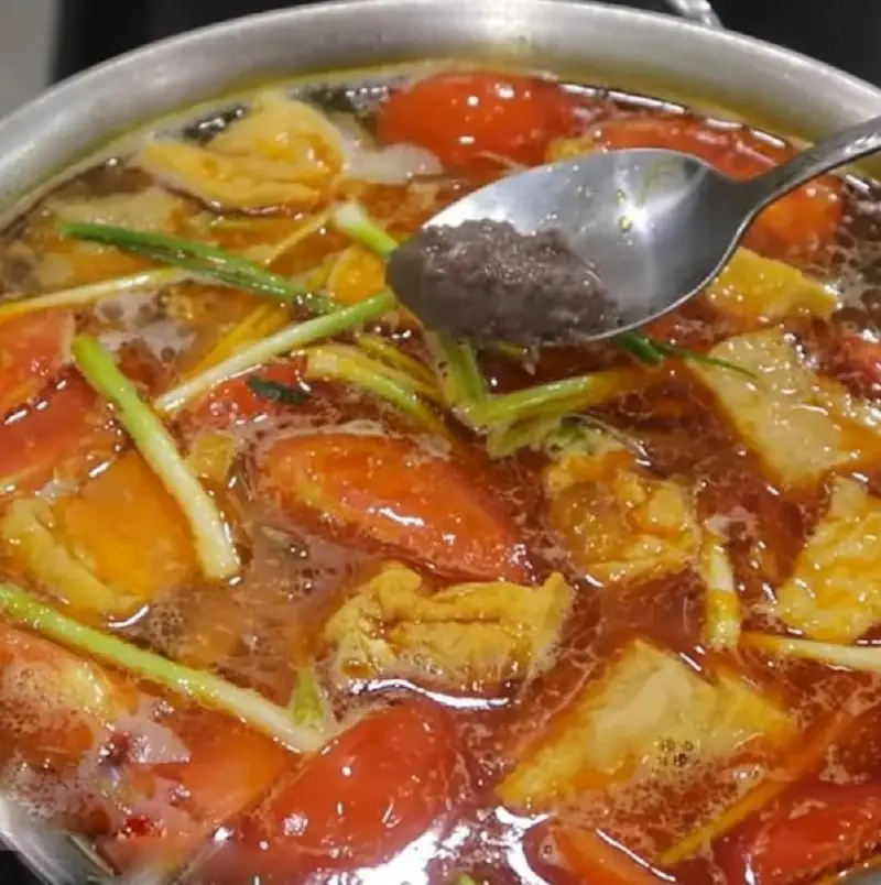 Trong bún riêu có mắm tôm không tốt cho quá trình phục hồi sau nhấn mí