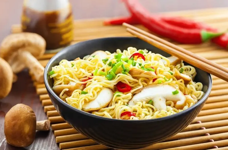 Mì tôm không tốt cho quá trình phục hồi sau nhấn mí