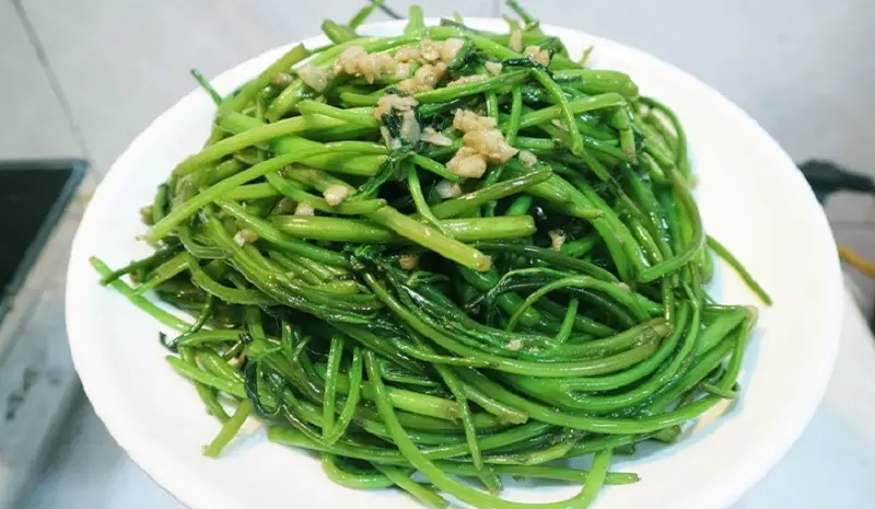 Nấu chín rau lang để tránh gây hại cho cơ thể