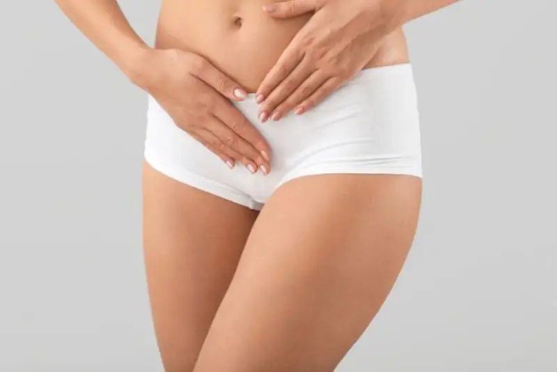 Không tự ý cạo hoặc nhổ lông trước buổi triệt