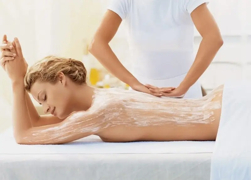 Tắm trắng giúp làn da cải thiện tình trạng sạm màu